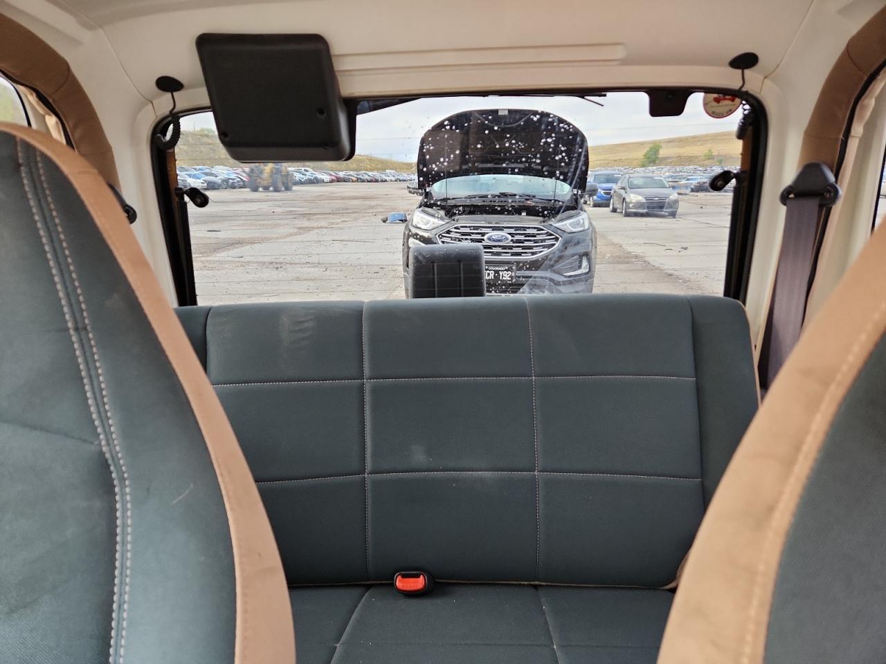 2001 Jeep Wrangler / Tj Sahara VIN: 1J4FA59S11P370224 Lot: 85285925