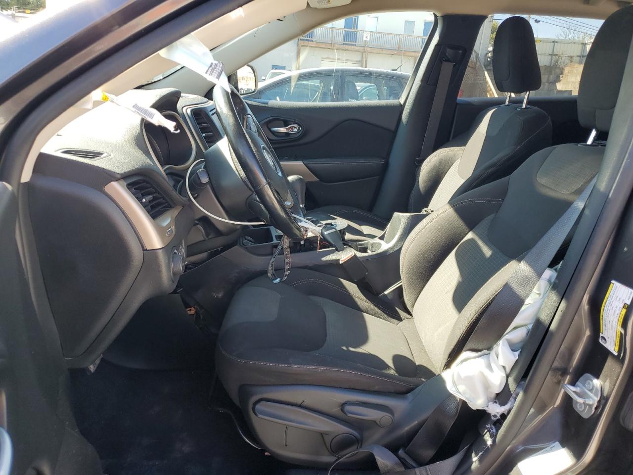 2017 Jeep Cherokee Latitude VIN: 1C4PJLCB8HW617052 Lot: 86148645