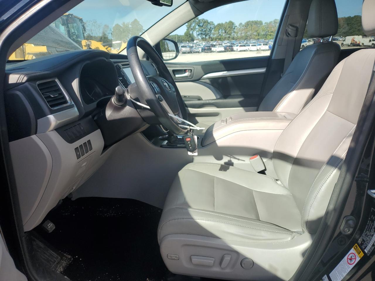 2016 Toyota Highlander Xle VIN: 5TDKKRFHXGS120660 Lot: 85474035