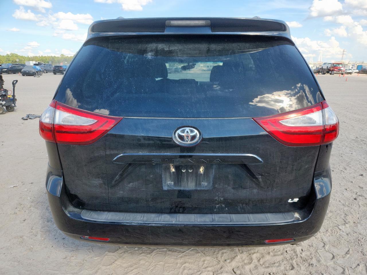 2017 Toyota Sienna Le VIN: 5TDKZ3DC4HS854986 Lot: 84916455
