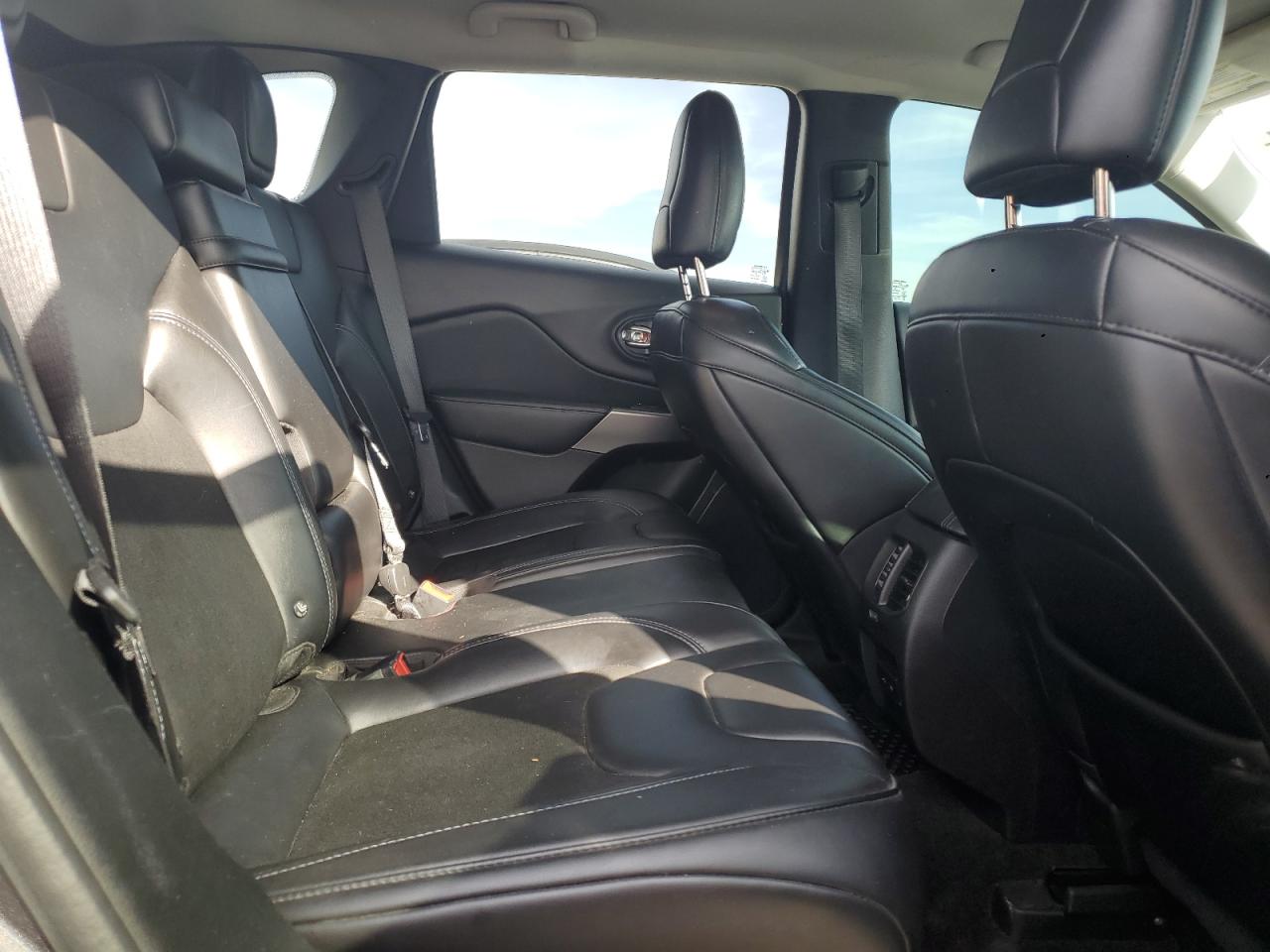 2019 Jeep Cherokee Latitude Plus VIN: 1C4PJMLBXKD140942 Lot: 82192955