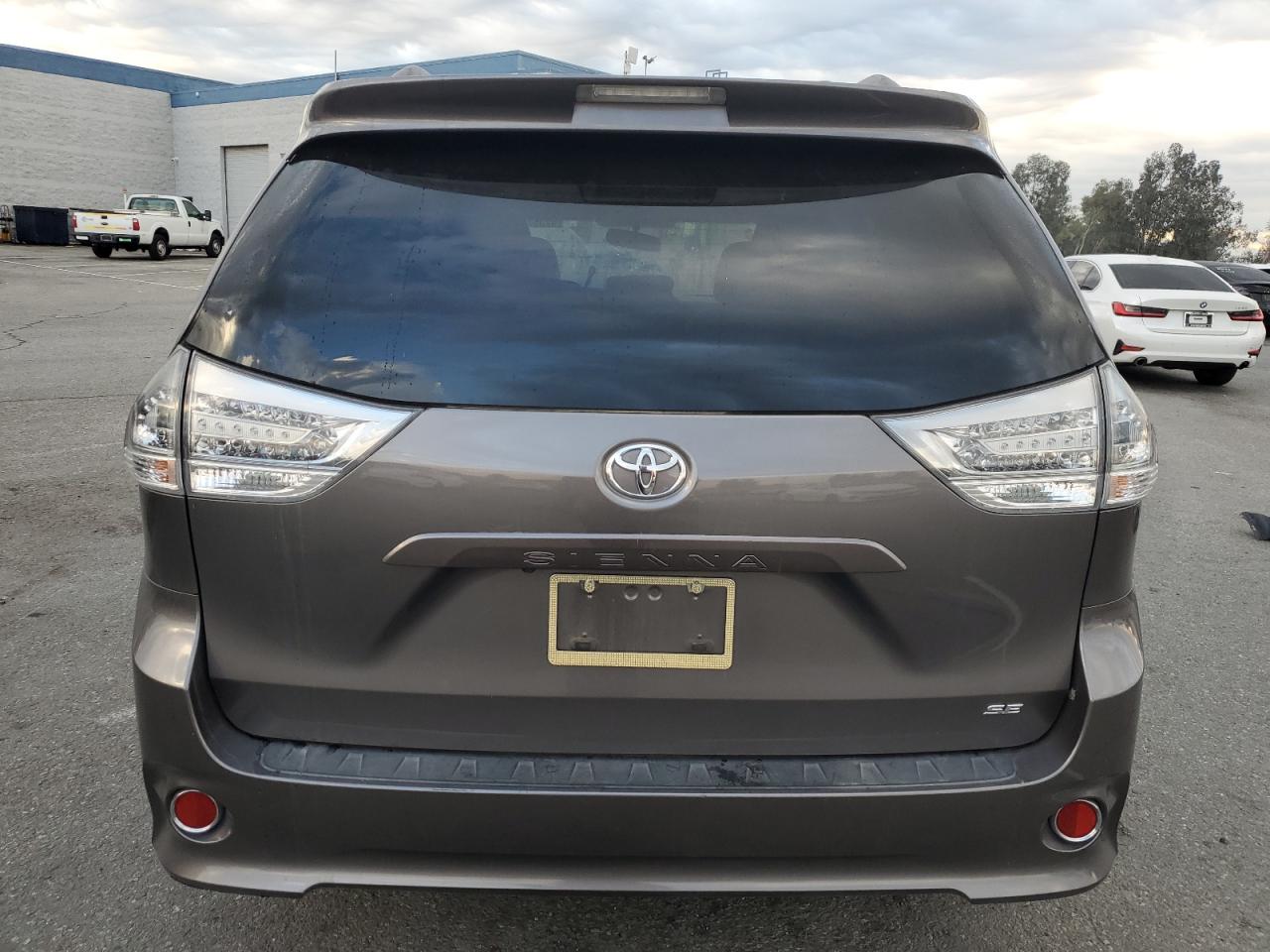 2017 Toyota Sienna Se VIN: 5TDXZ3DC8HS801648 Lot: 82367435