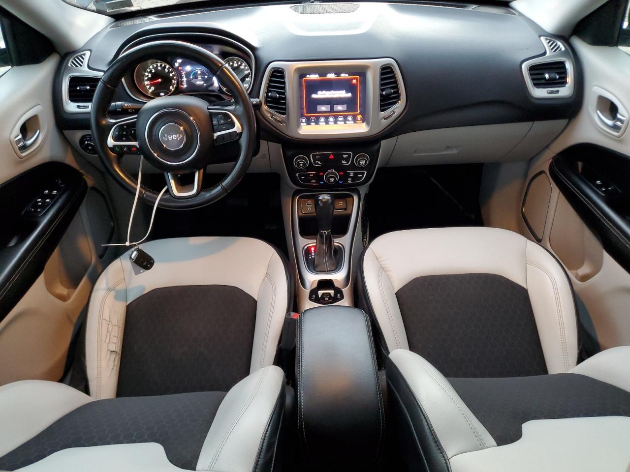 2018 Jeep Compass Latitude VIN: 3C4NJCBB9JT194468 Lot: 85858235