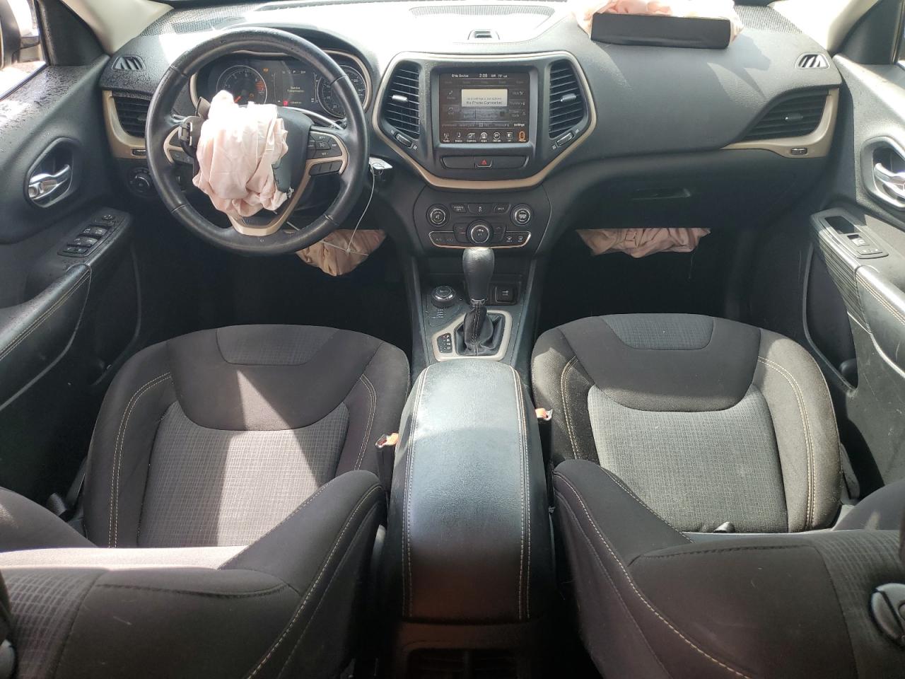 2016 Jeep Cherokee Latitude VIN: 1C4PJMCB8GW187043 Lot: 85507725