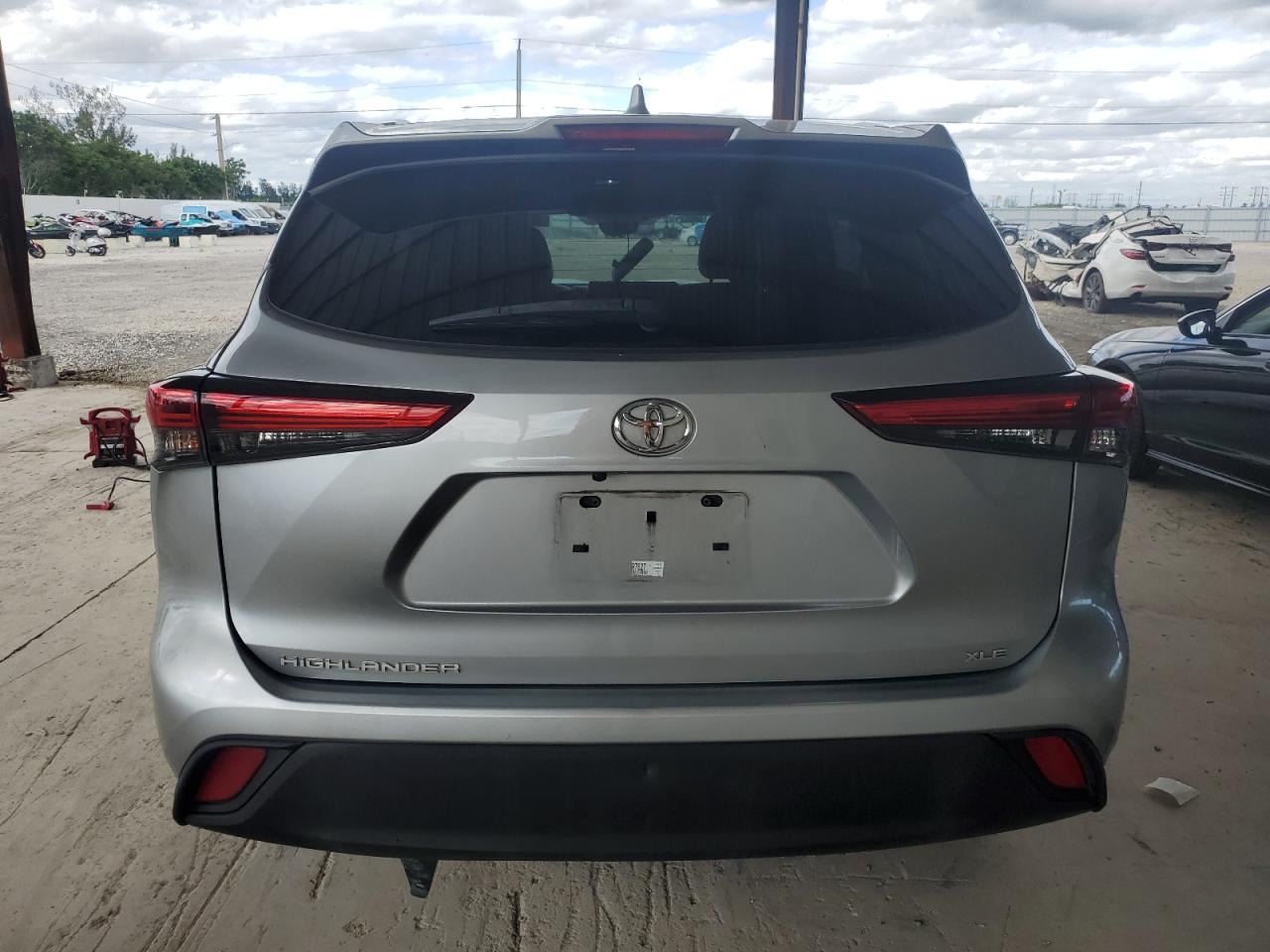 2021 Toyota Highlander Xle VIN: 5TDGZRAH8MS075657 Lot: 90624765