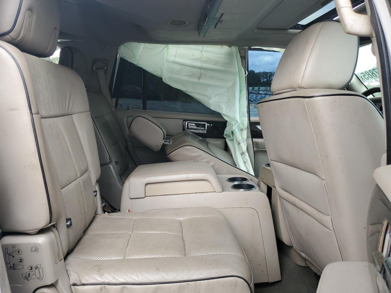 2008 Lincoln Navigator VIN: 5LMFU275X8LJ01237 Lot: 82237885