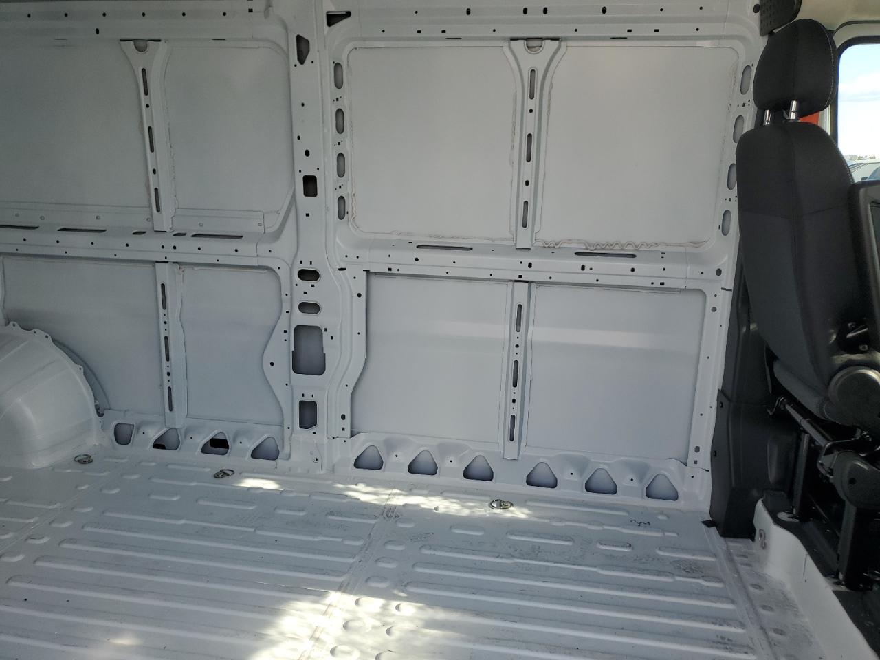 2025 Ram Promaster 2500 2500 High VIN: 3C6LRVDG5SE552148 Lot: 84255745