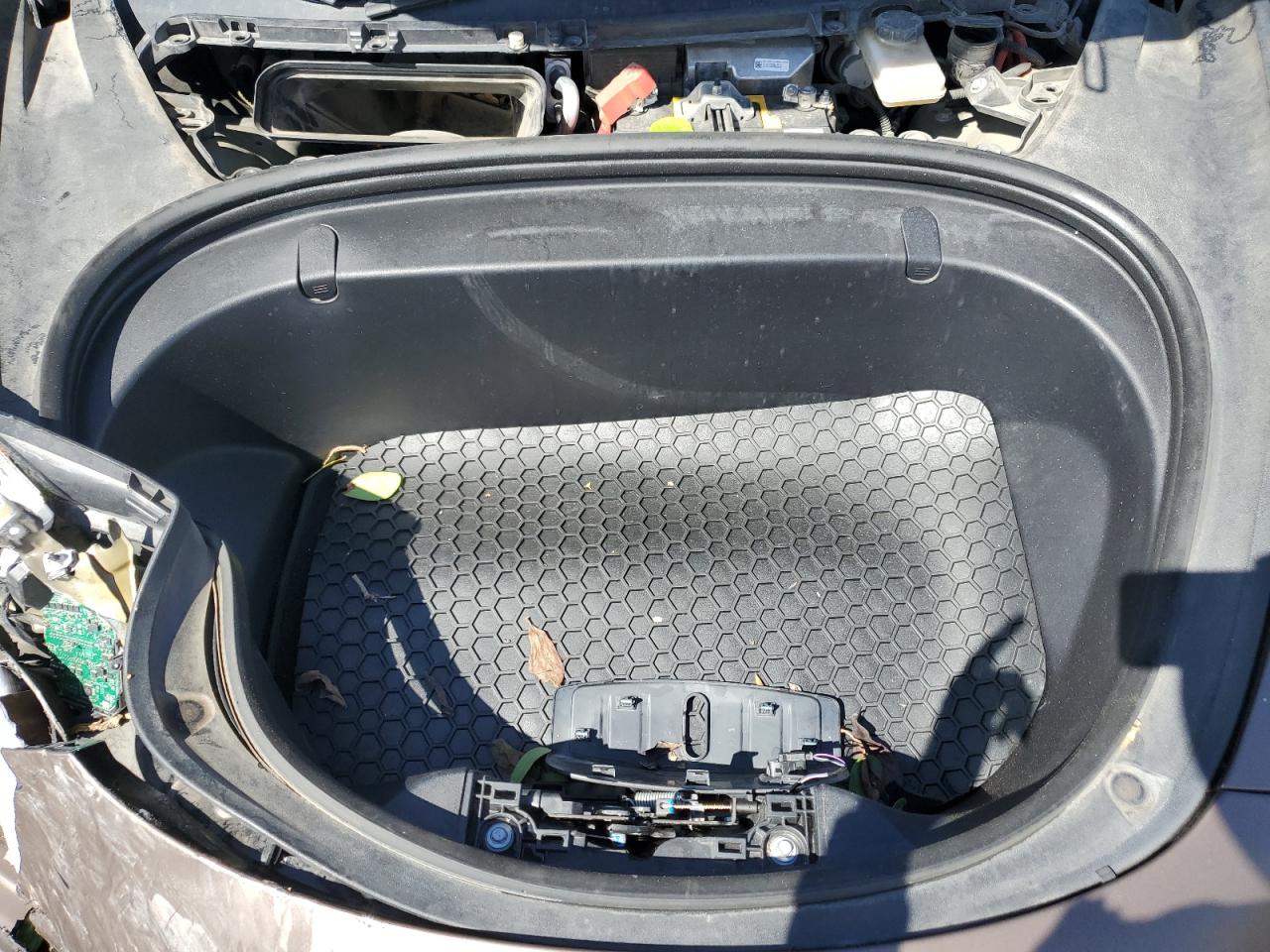 2018 Tesla Model 3 VIN: 5YJ3E1EB8JF150438 Lot: 85530575