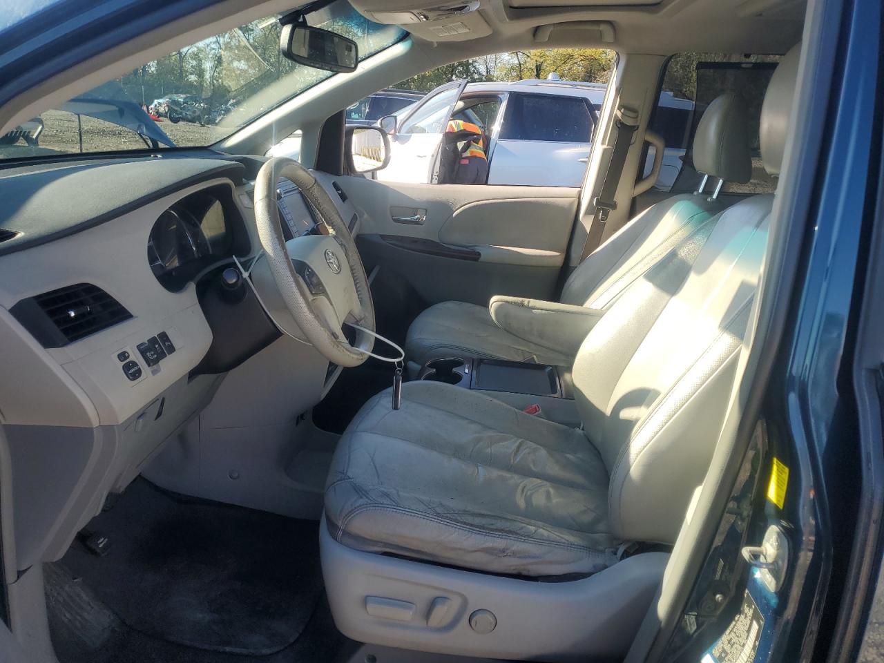 2011 Toyota Sienna Xle VIN: 5TDDK3DC6BS001770 Lot: 87249065