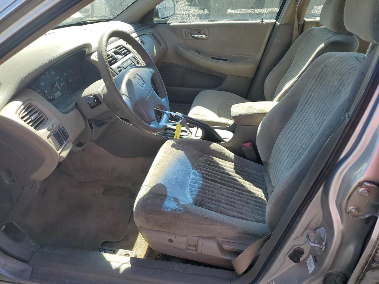 1998 Honda Accord Ex VIN: 1HGCG5659WA122384 Lot: 84902915