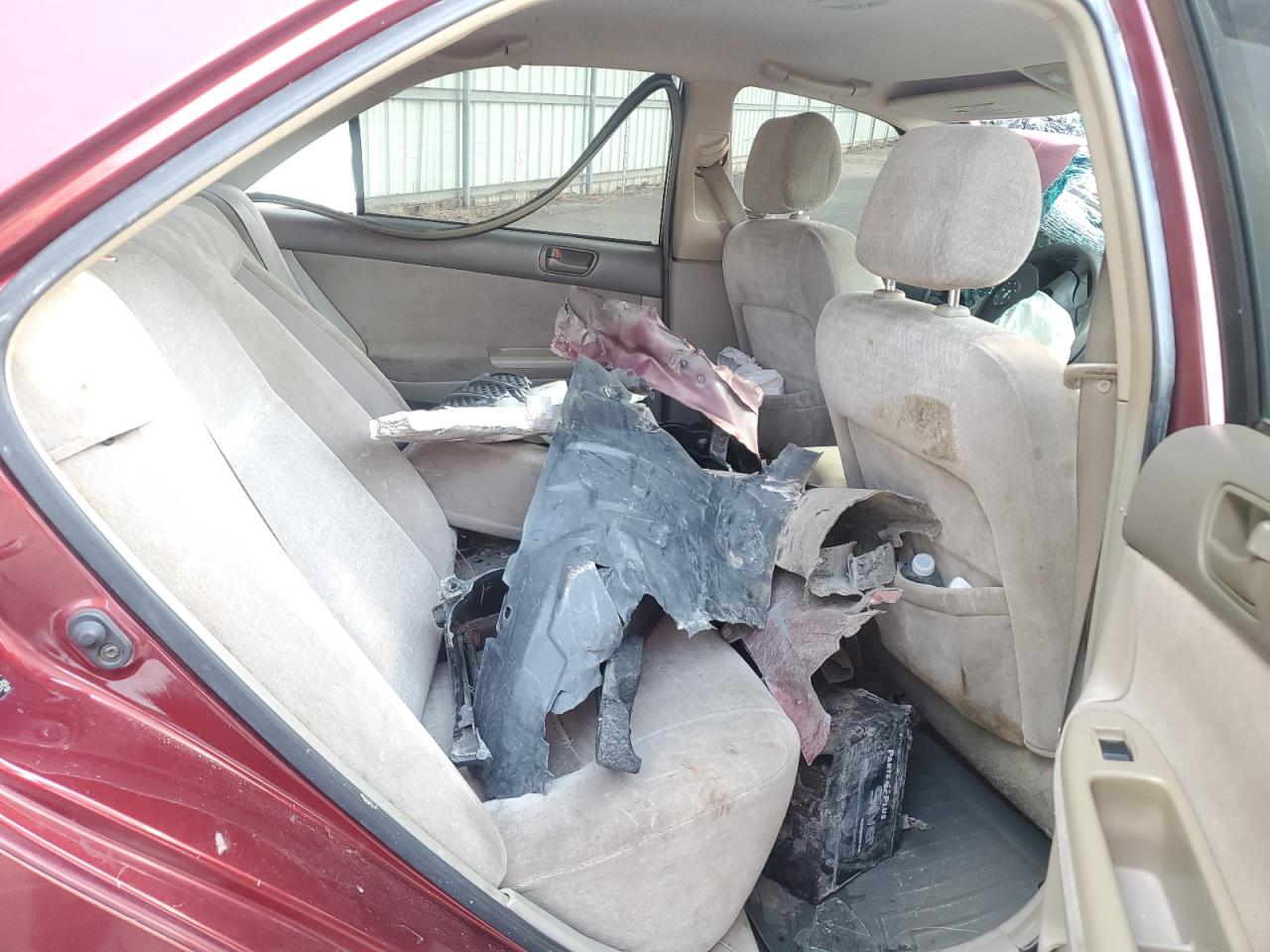 2004 Toyota Camry Le VIN: JTDBE32K440251426 Lot: 84459065