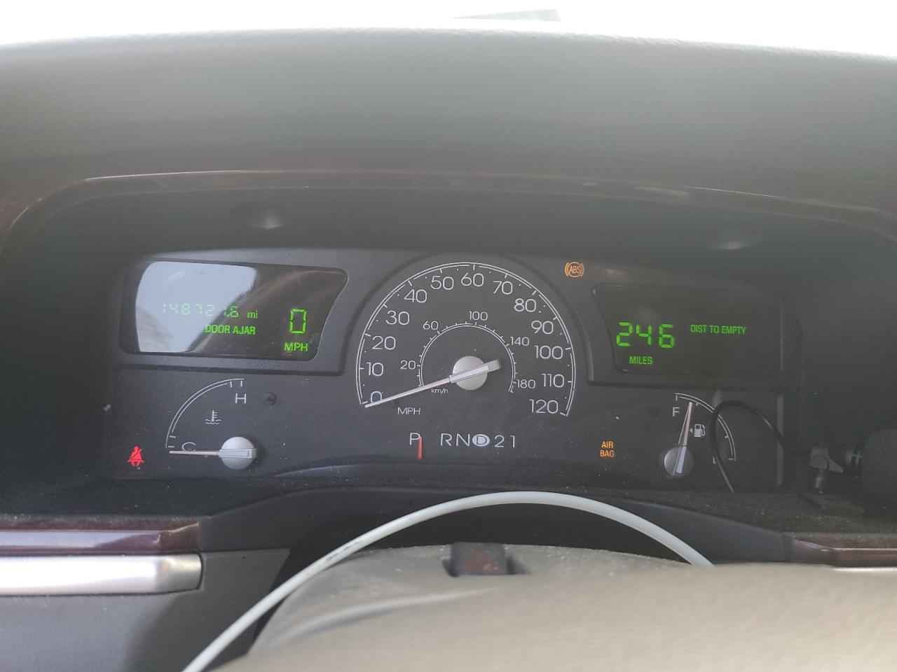 2005 Lincoln Town Car Signature Limited VIN: 1LNHM82W25Y647060 Lot: 82432015