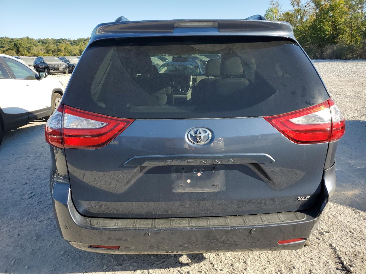 2015 Toyota Sienna Xle VIN: 5TDYK3DC2FS530978 Lot: 86070055