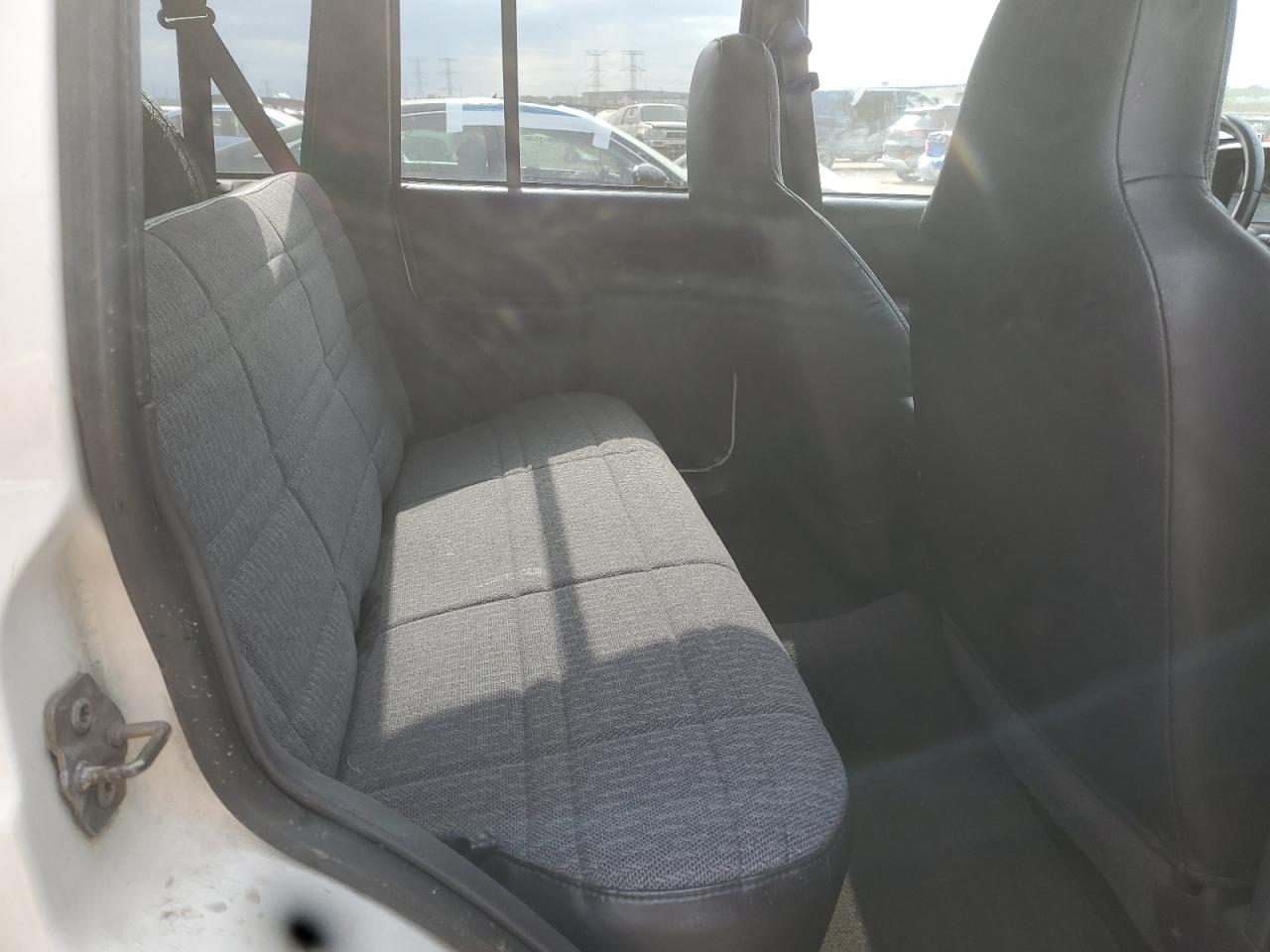 2001 Jeep Cherokee Sport VIN: 1J4FF48S21L621207 Lot: 86242005