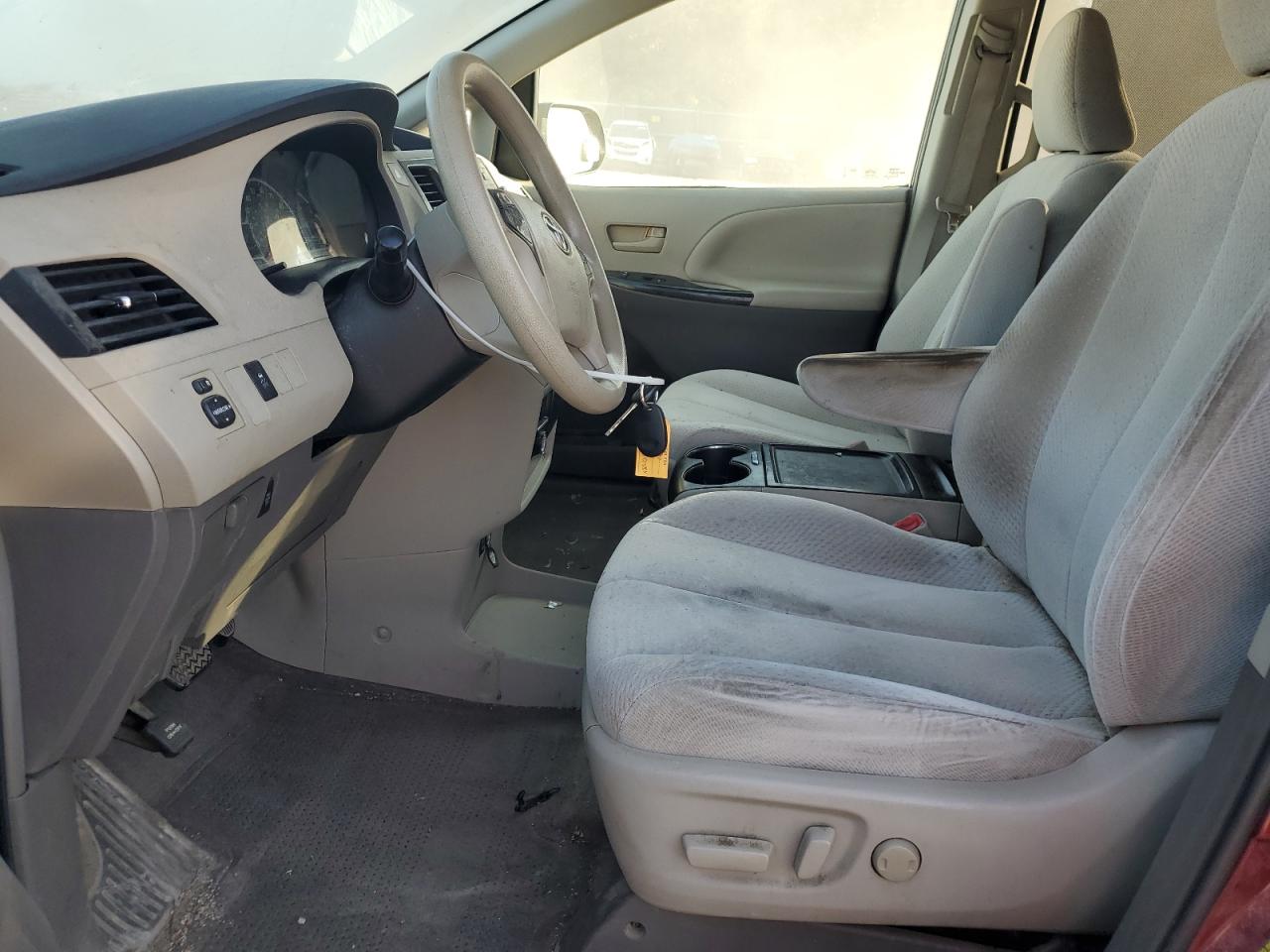 2012 Toyota Sienna Le VIN: 5TDKK3DC5CS215268 Lot: 84925305