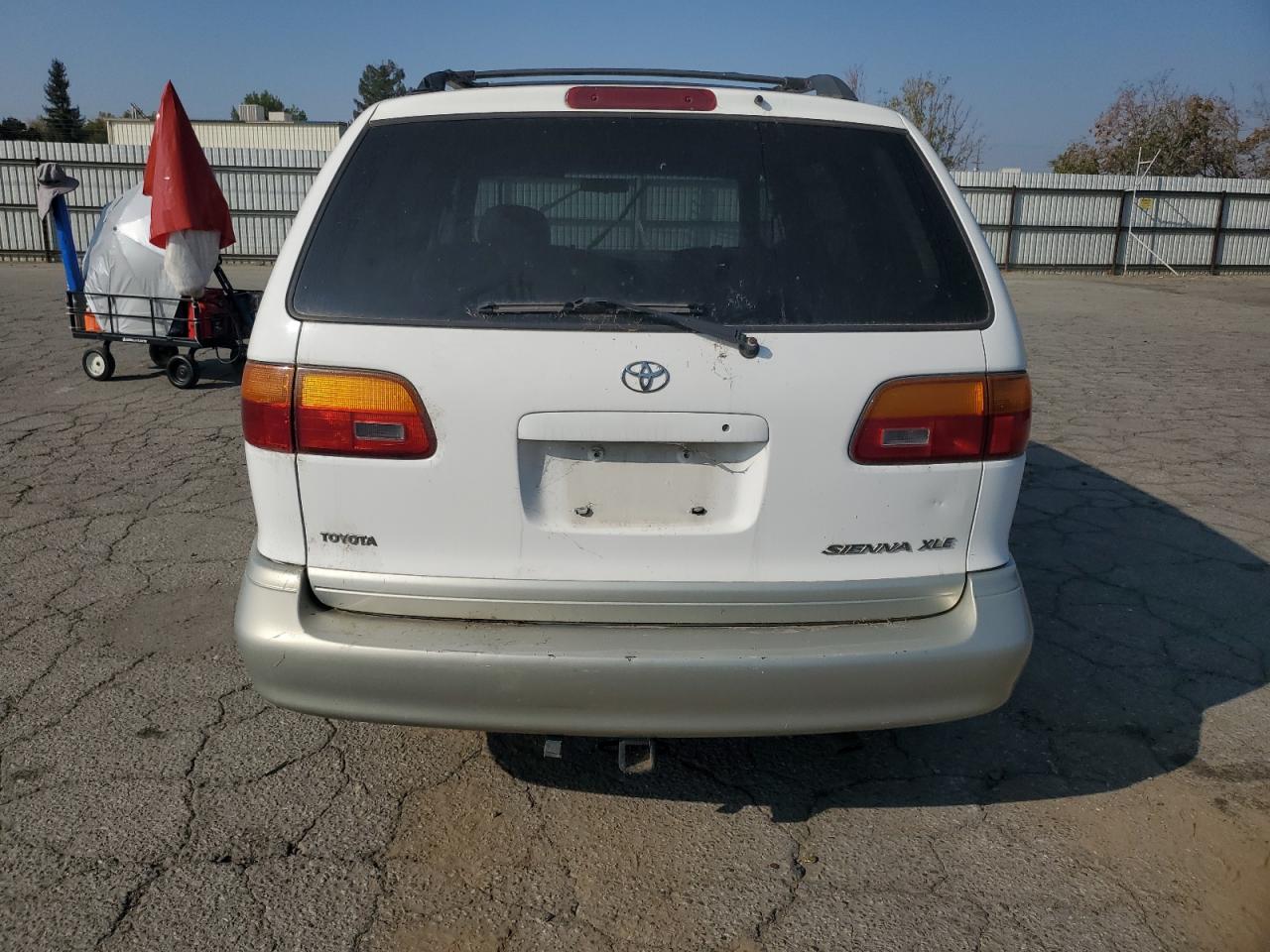 1998 Toyota Sienna Le VIN: 4T3ZF13C4WU022007 Lot: 90385095
