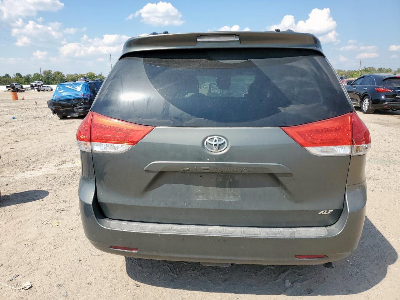 2012 Toyota Sienna Xle VIN: 5TDYK3DC8CS257279 Lot: 84924515