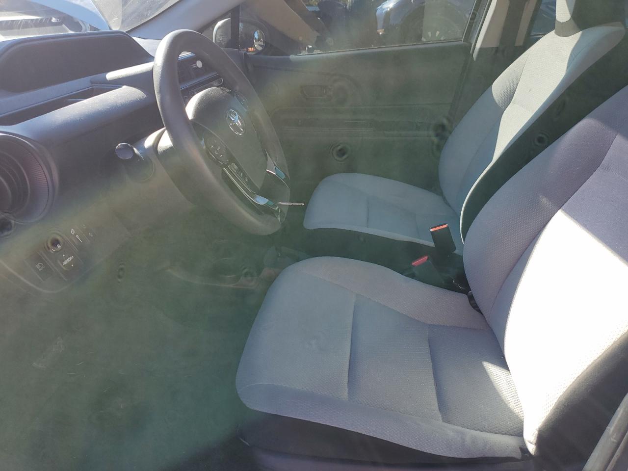 2018 Toyota Prius C VIN: JTDKDTB35J1599804 Lot: 82235595