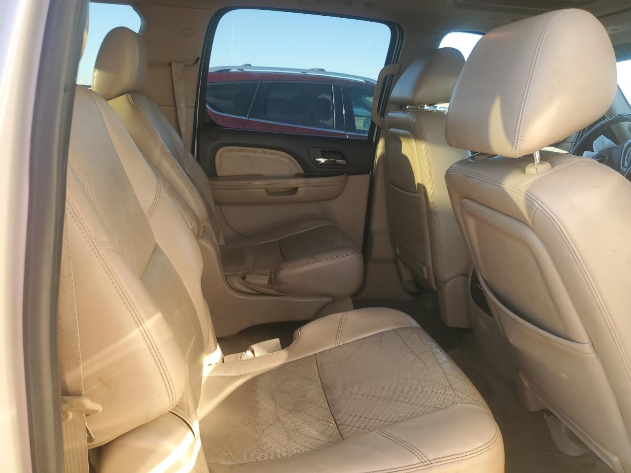 2011 GMC Yukon Xl Denali VIN: 1GKS2MEF3BR202292 Lot: 84066175