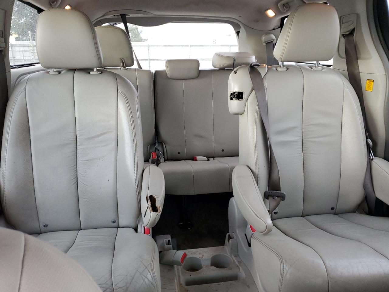 2011 Toyota Sienna Xle VIN: 5TDYK3DC5BS024135 Lot: 85577675