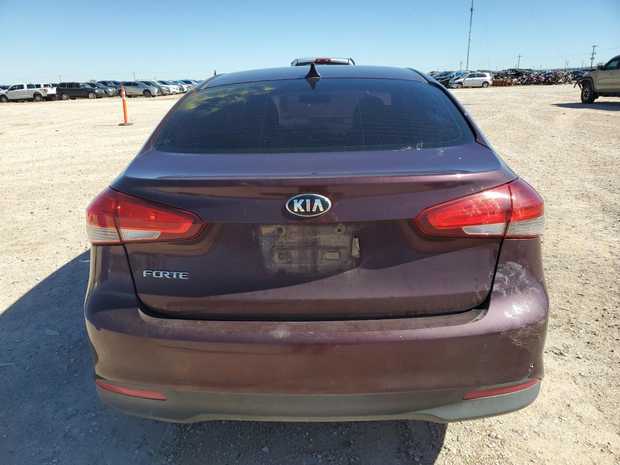 2018 Kia Forte Lx VIN: 3KPFK4A75JE260376 Lot: 82760905