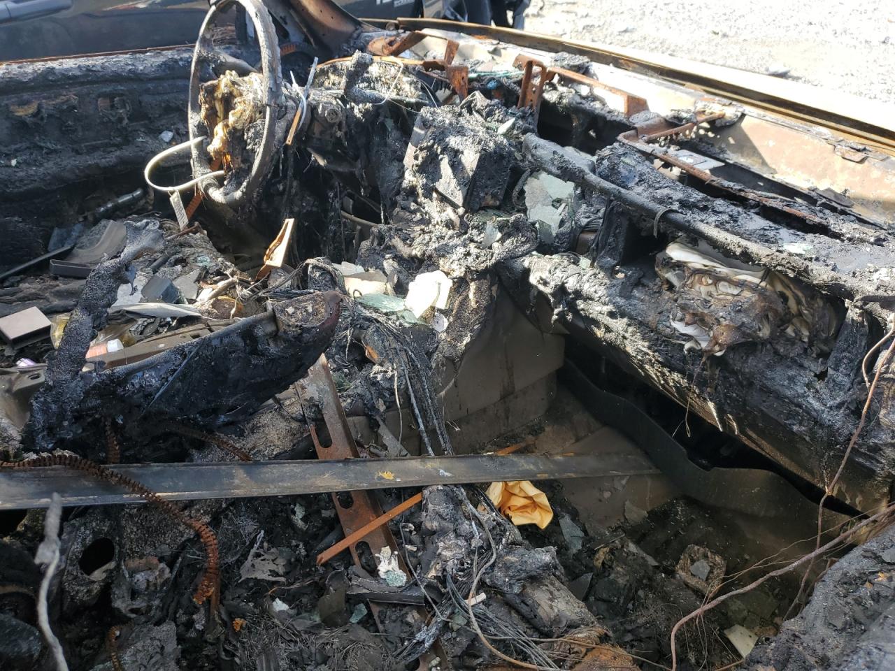 2005 Cadillac Escalade Luxury VIN: 1GYEK63N05R232900 Lot: 70691685