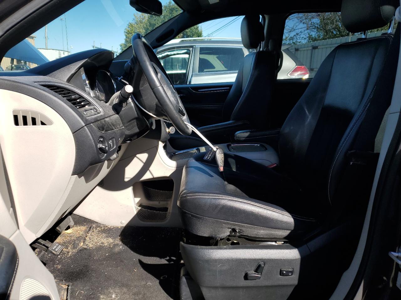 2017 Dodge Grand Caravan Sxt VIN: 2C4RDGCG8HR692880 Lot: 82587425