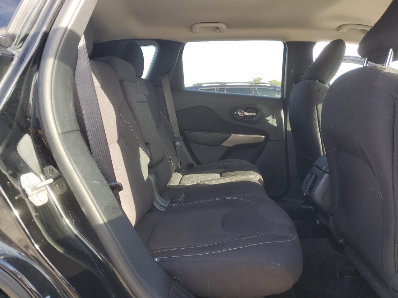 2017 Jeep Cherokee Latitude VIN: 1C4PJMCS5HW626166 Lot: 81584275