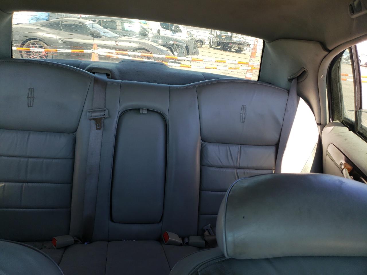 1999 Lincoln Town Car S VIN: 1LNHM82W6XY696202 Lot: 87439665