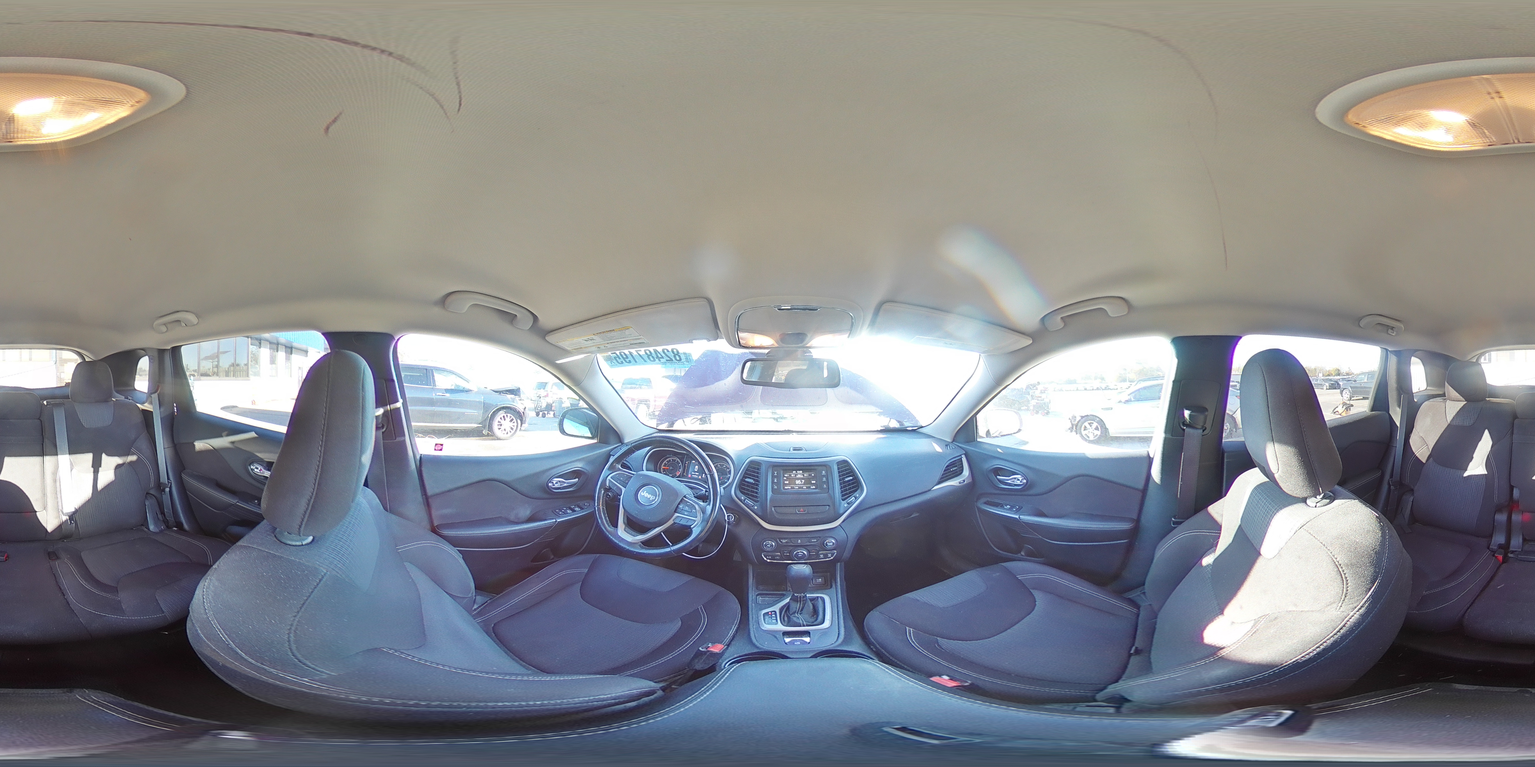 2015 Jeep Cherokee Latitude VIN: 1C4PJLCB8FW670489 Lot: 82487195