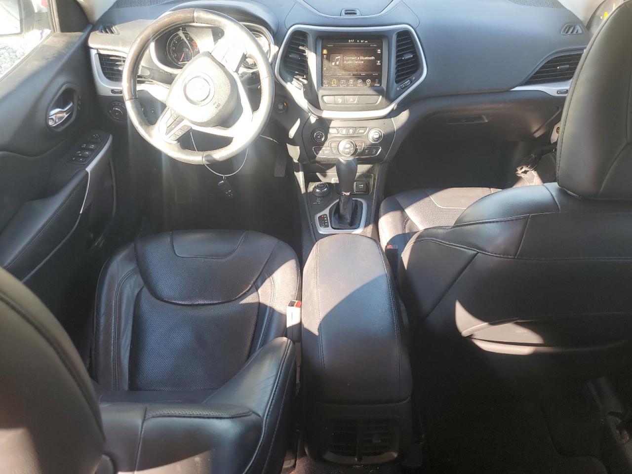 2018 Jeep Cherokee Overland VIN: 1C4PJMJX3JD594608 Lot: 82244995