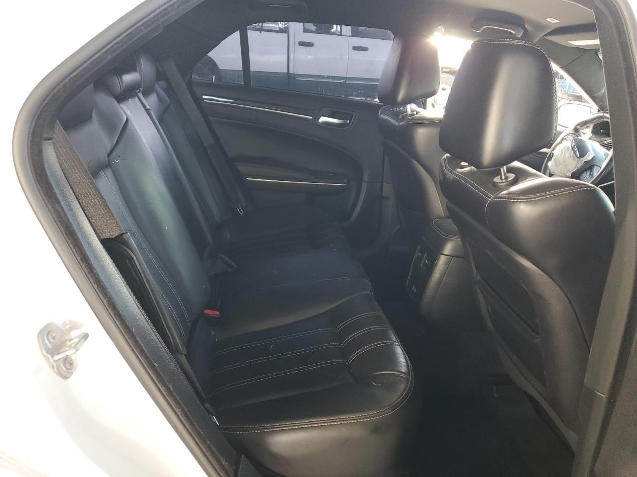 2018 Chrysler 300 S VIN: 2C3CCABG1JH214047 Lot: 82282155