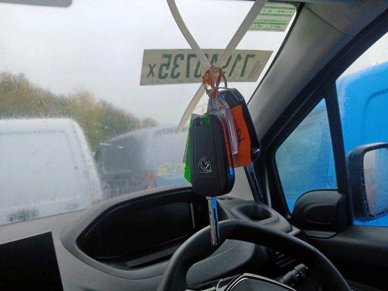 2025 PEUGEOT PARTNER 1.5 BLUEHDI 100 PROFESSIONAL PLUS VAN