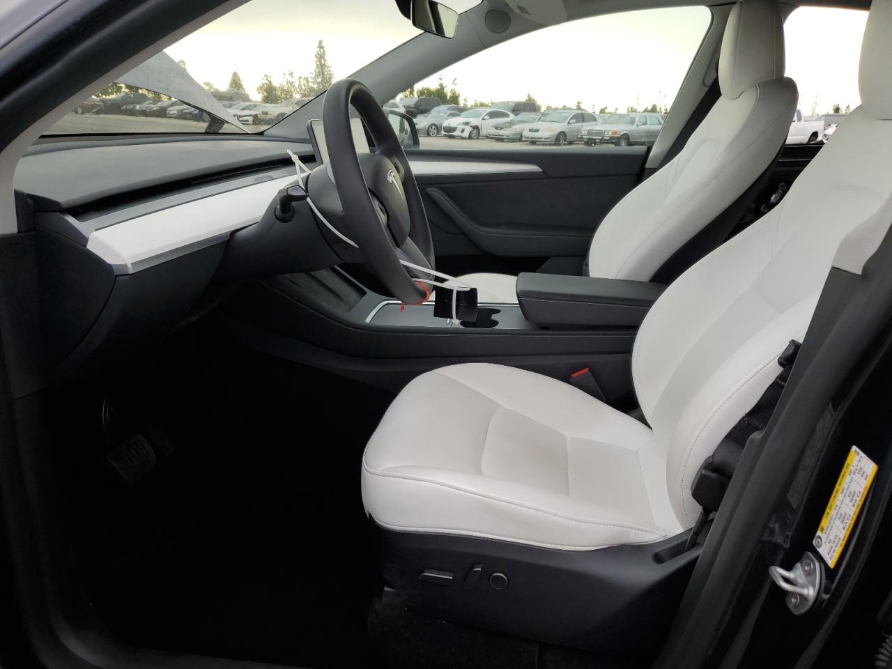 2024 Tesla Model Y VIN: 7SAYGAEE7RF020109 Lot: 84736305