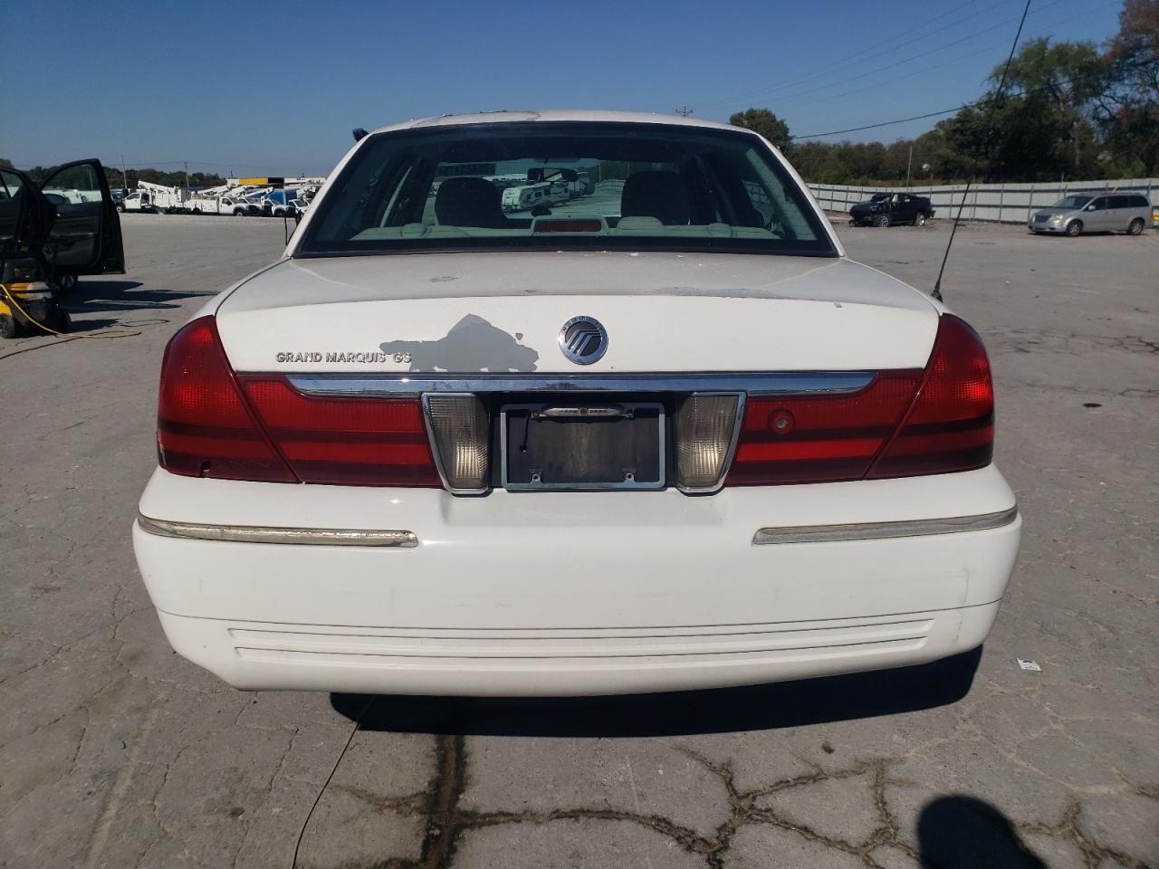2005 Mercury Marquis VIN: 2MEFM74W25X635718 Lot: 82423115