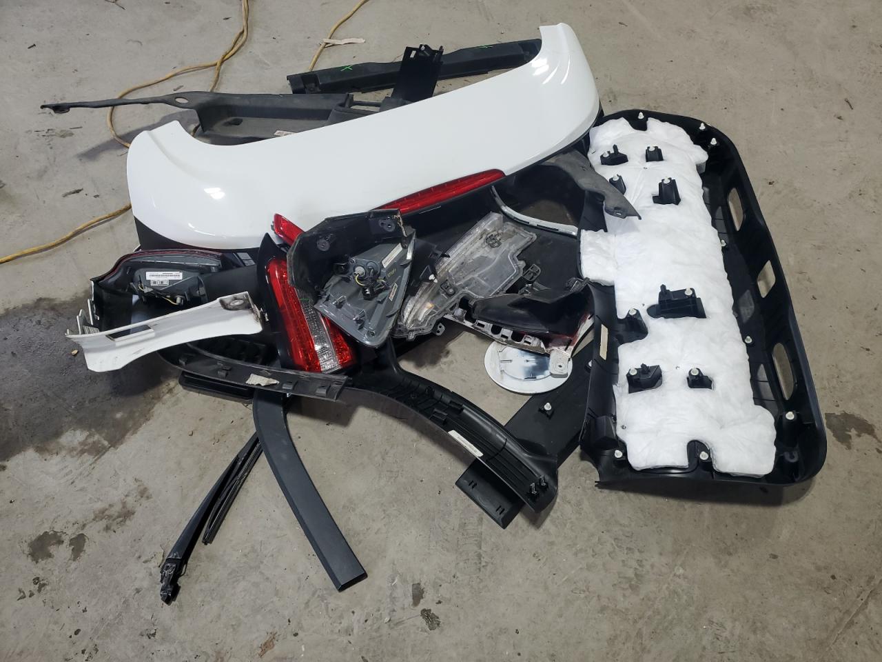 2018 Jeep Cherokee Limited VIN: 1C4PJMDB7JD610325 Lot: 90279425