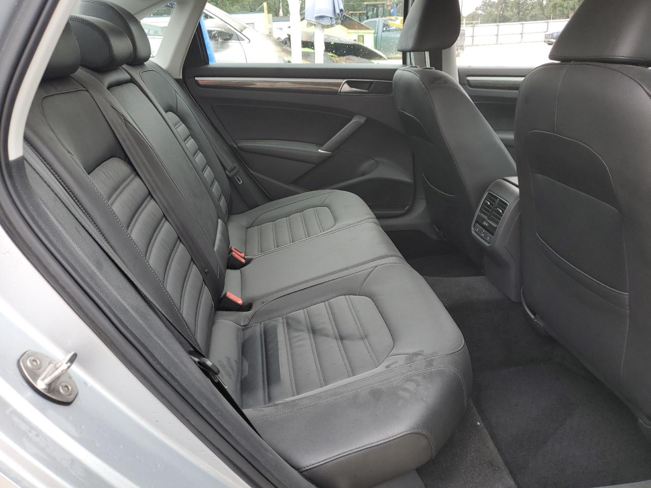 2018 Volkswagen Passat Sel Premium VIN: 1VWCA7A35JC041572 Lot: 82557055