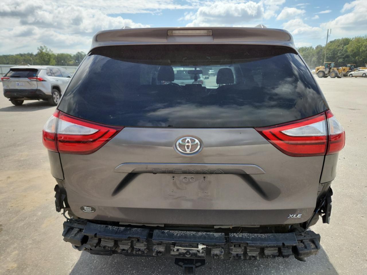 2017 Toyota Sienna Xle VIN: 5TDYZ3DC6HS782697 Lot: 82004675