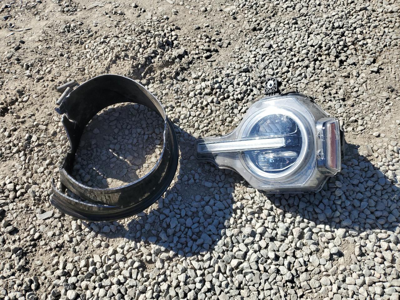 2022 Ford Bronco Base VIN: 1FMDE5DH1NLB10136 Lot: 84986265