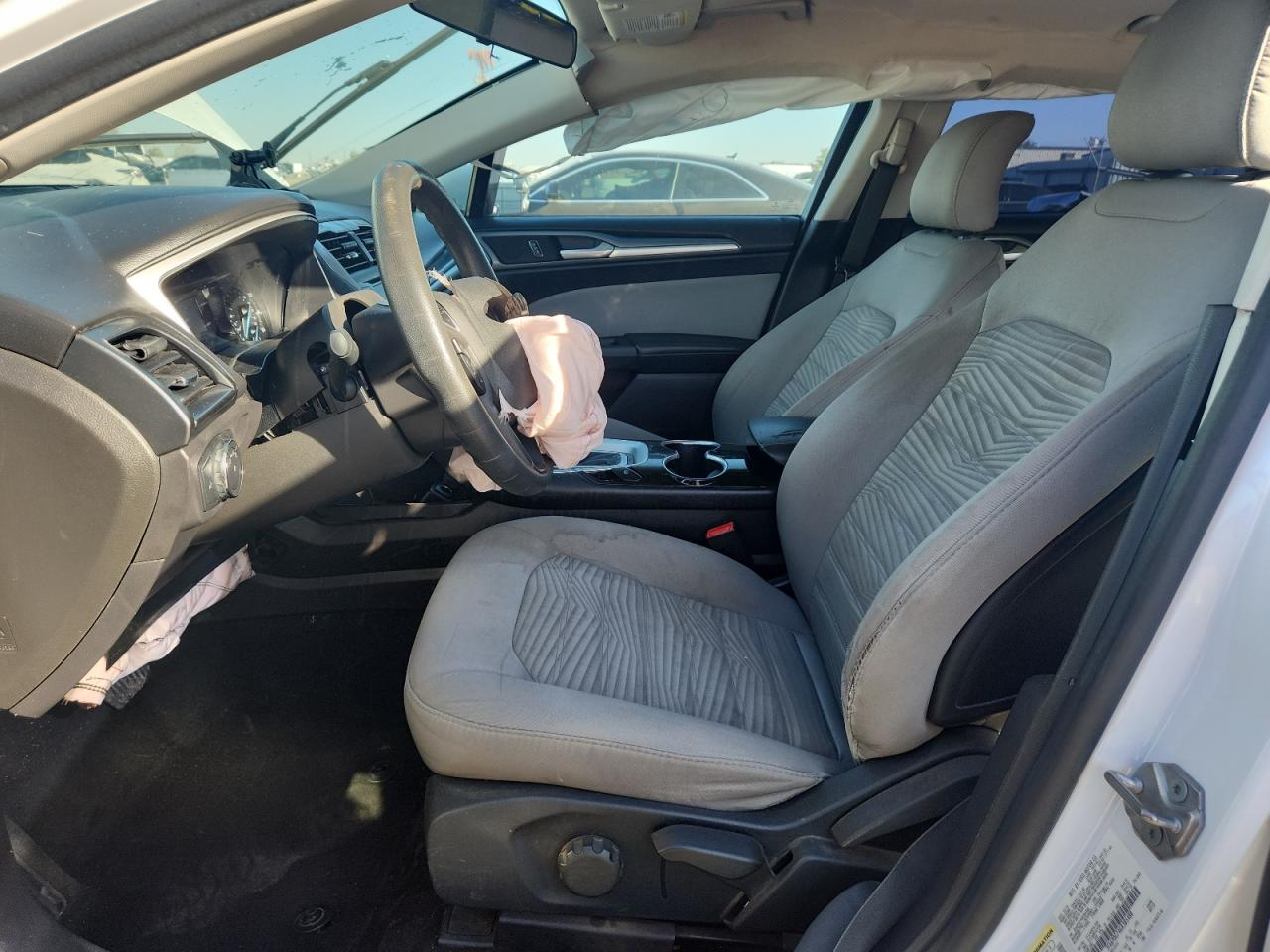 2016 Ford Fusion S VIN: 3FA6P0G74GR385488 Lot: 82216275