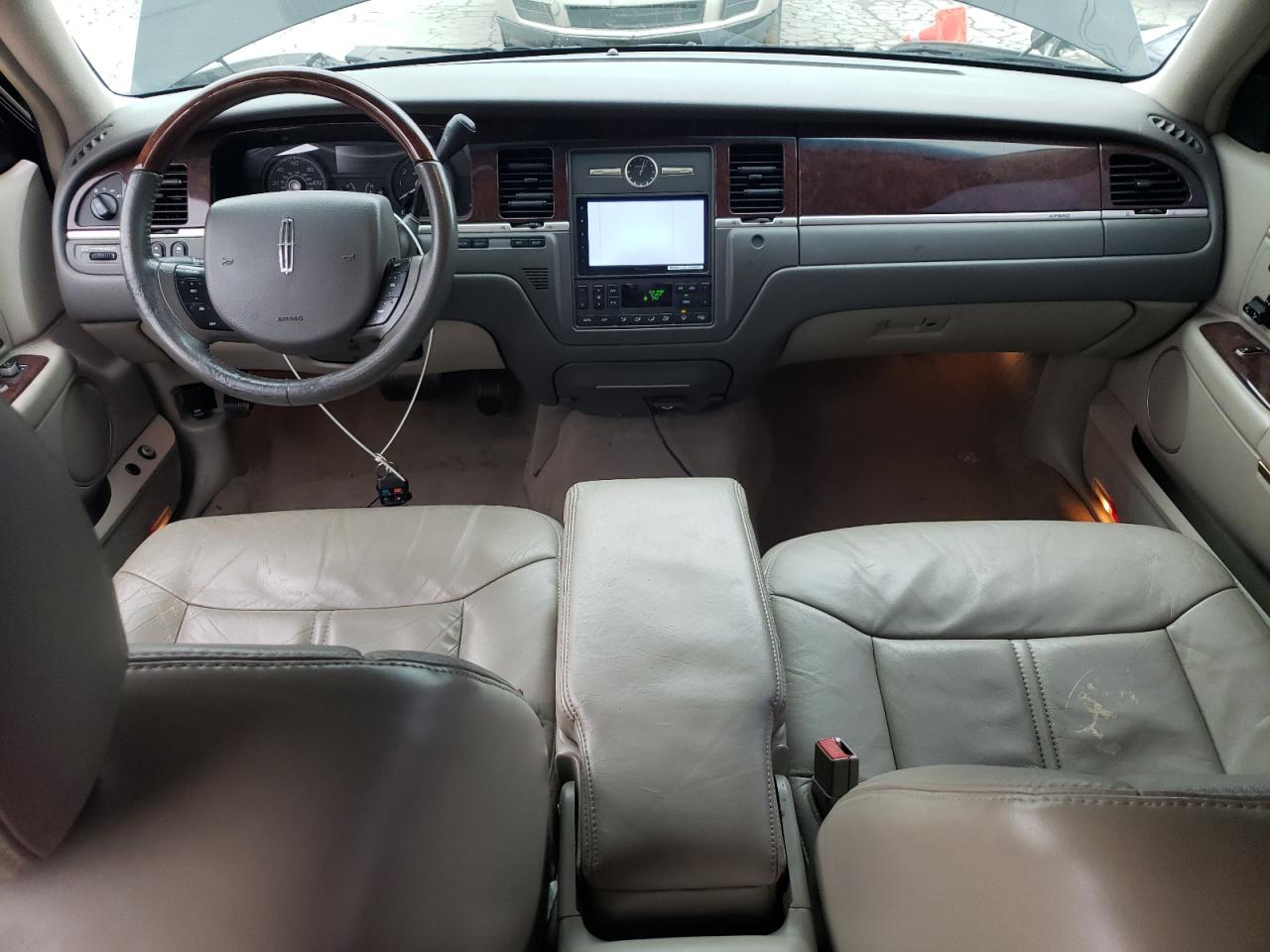 2006 Lincoln Town Car Signature Limited VIN: 1LNHM82V26Y625164 Lot: 90861305