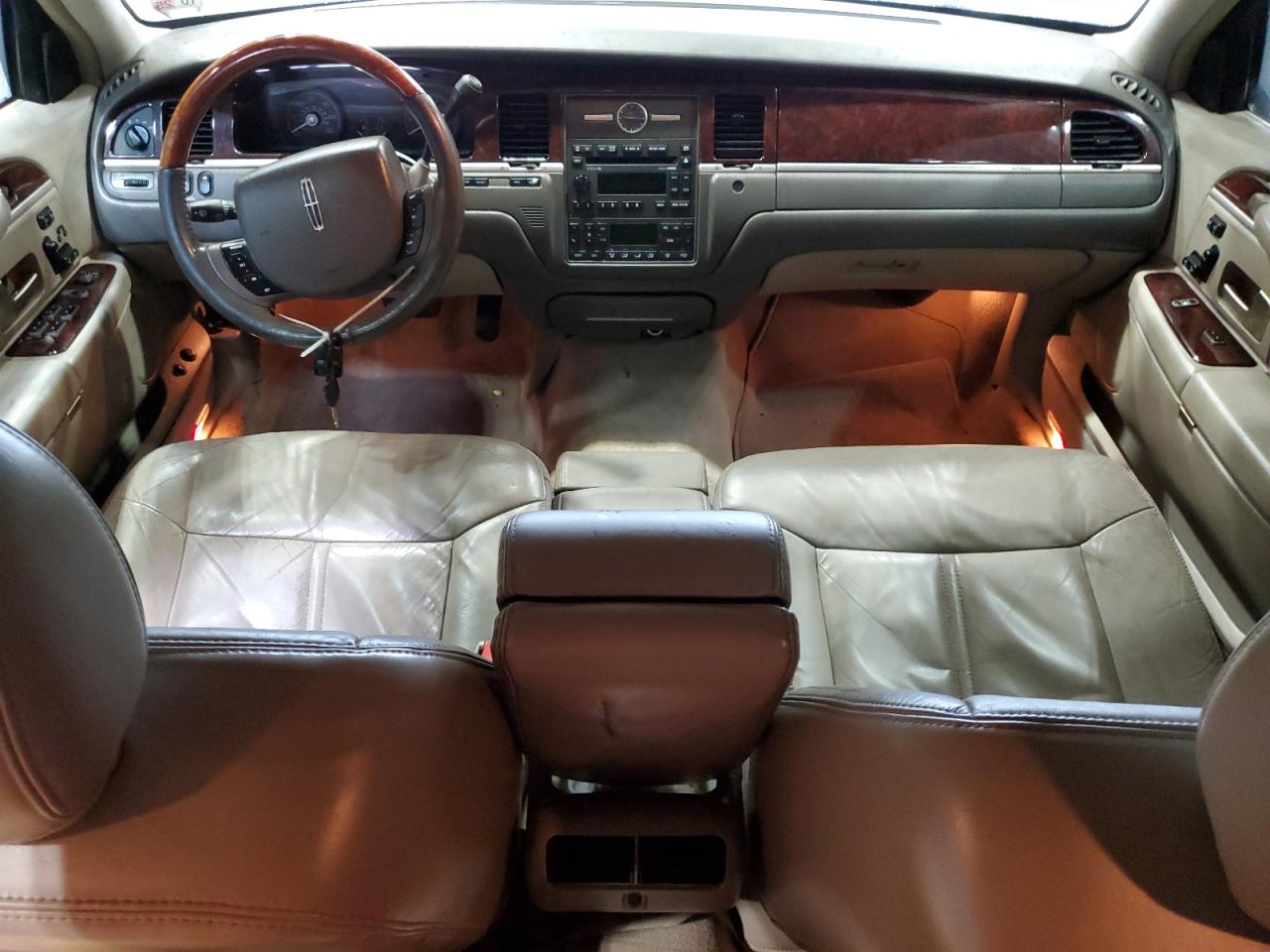 2008 Lincoln Town Car Signature Limited VIN: 2LNHM82V78X636194 Lot: 85179725