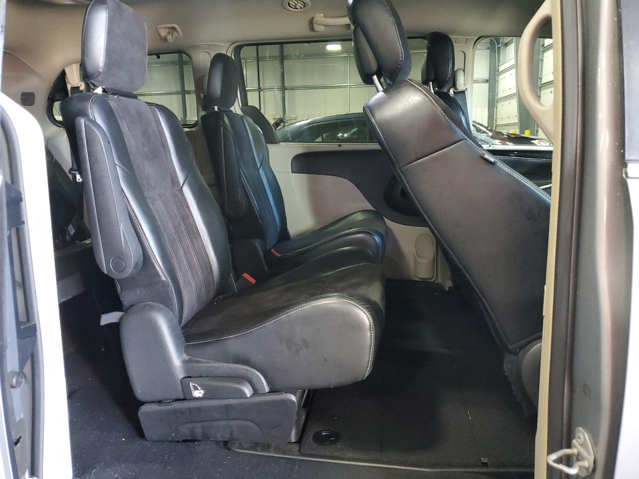 2014 Chrysler Town & Country Touring L VIN: 2C4RC1CG2ER273001 Lot: 84975395