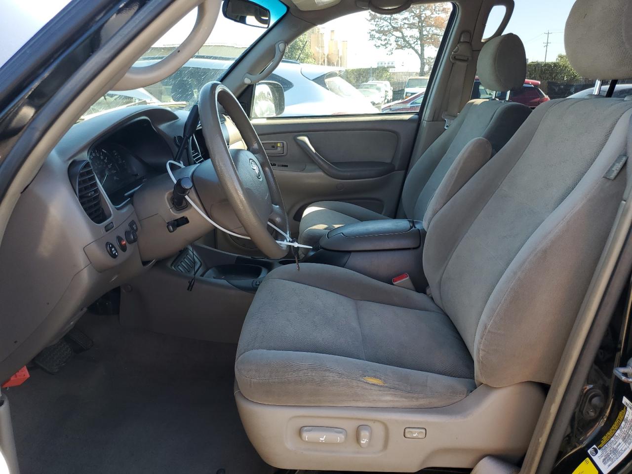 2005 Toyota Sequoia Sr5 VIN: 5TDBT44A35S240206 Lot: 85637935