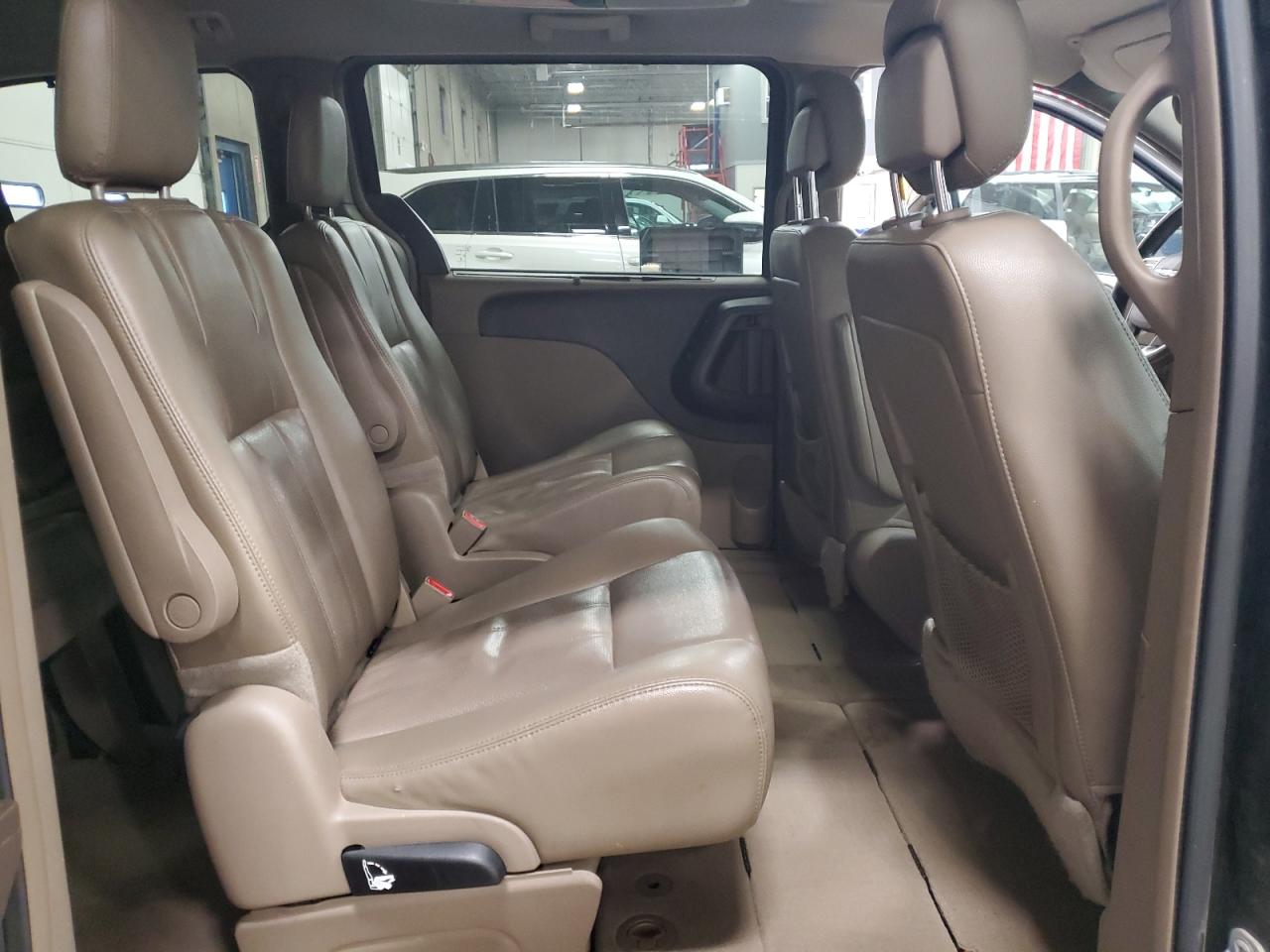 2014 Chrysler Town & Country Touring L VIN: 2C4RC1CG9ER261881 Lot: 82649185