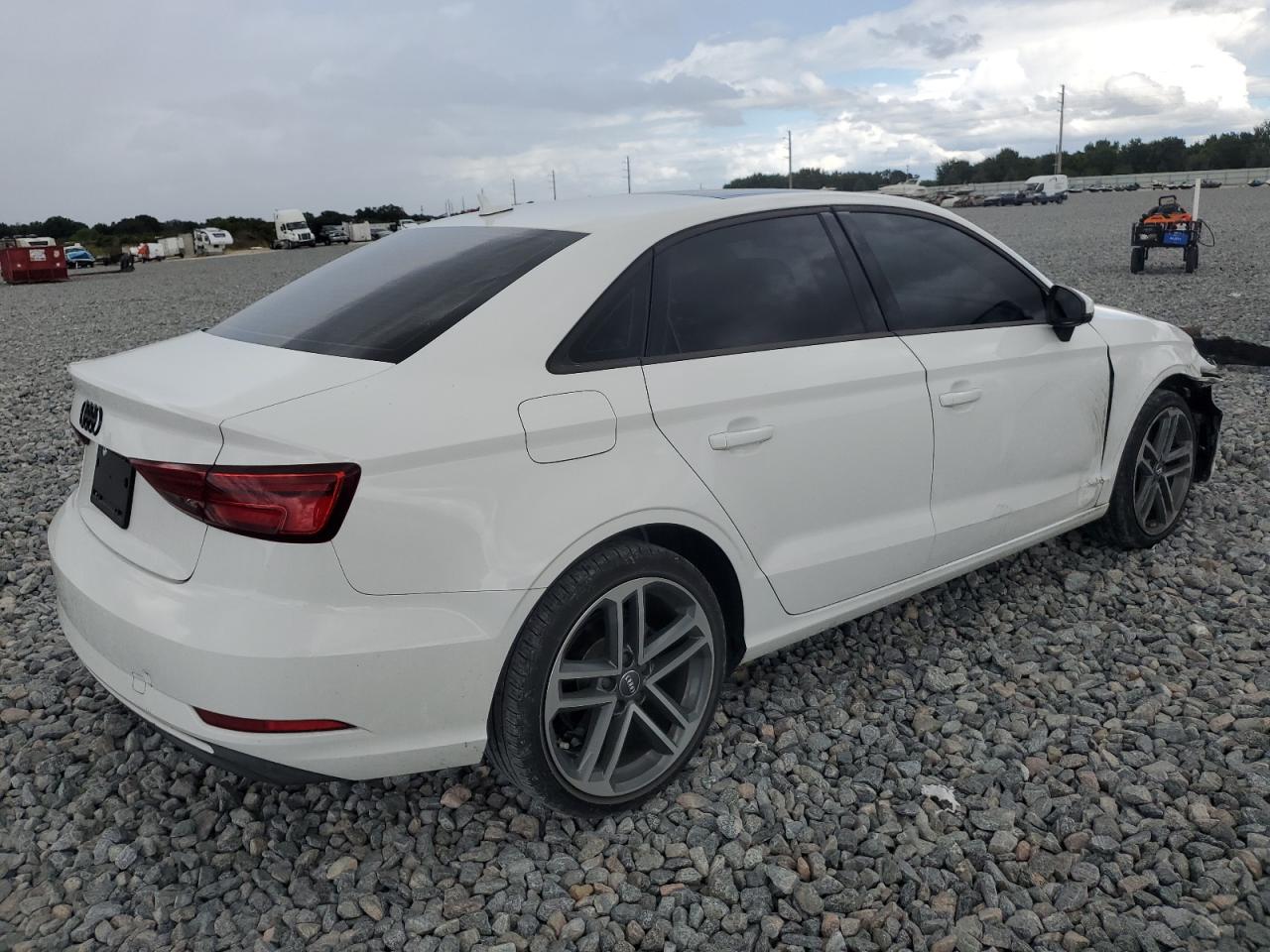 Фото: WAUAUGFF8H1051990