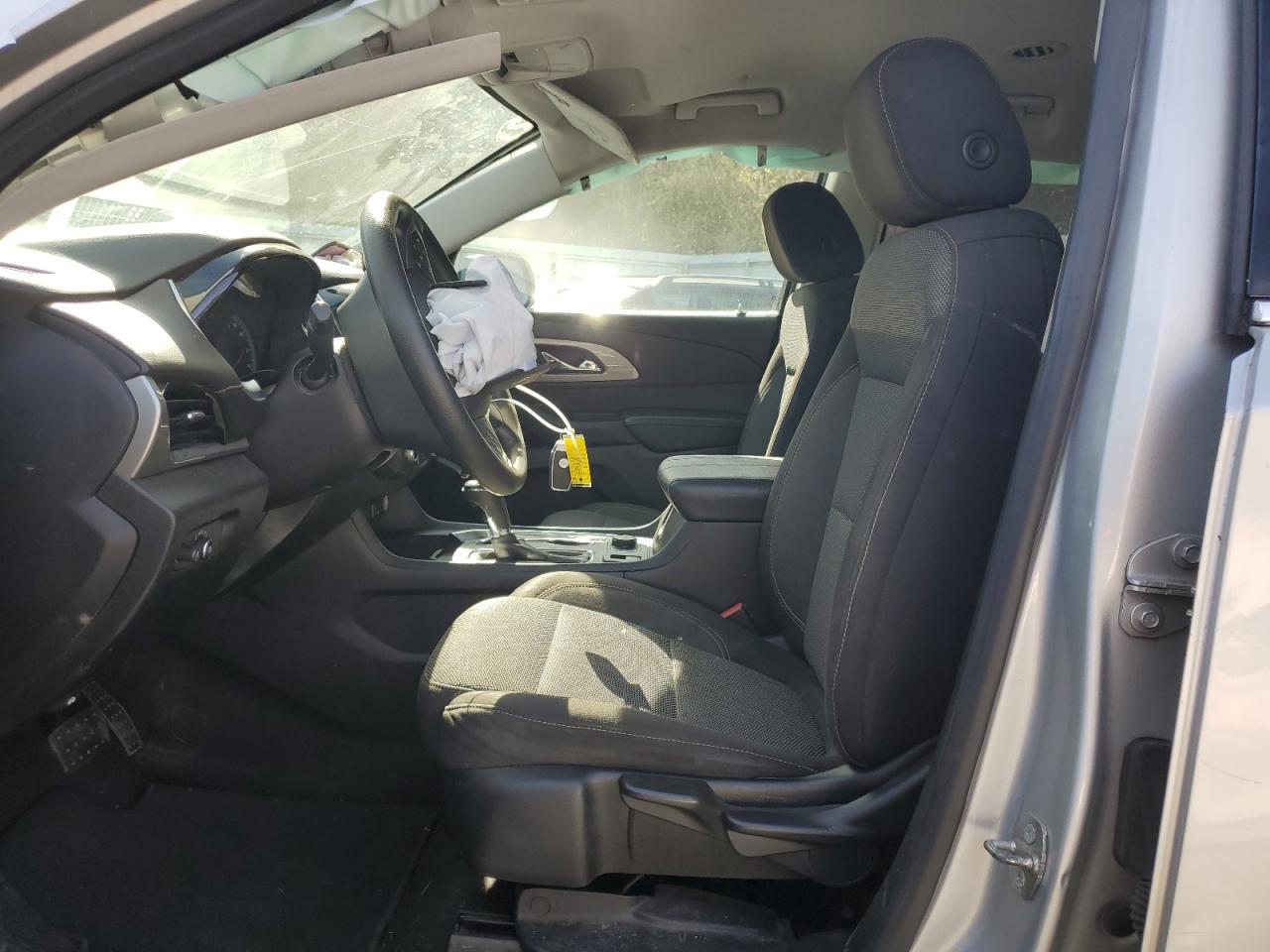 2018 Chevrolet Traverse Ls VIN: 1GNEVFKW2JJ205348 Lot: 84014945