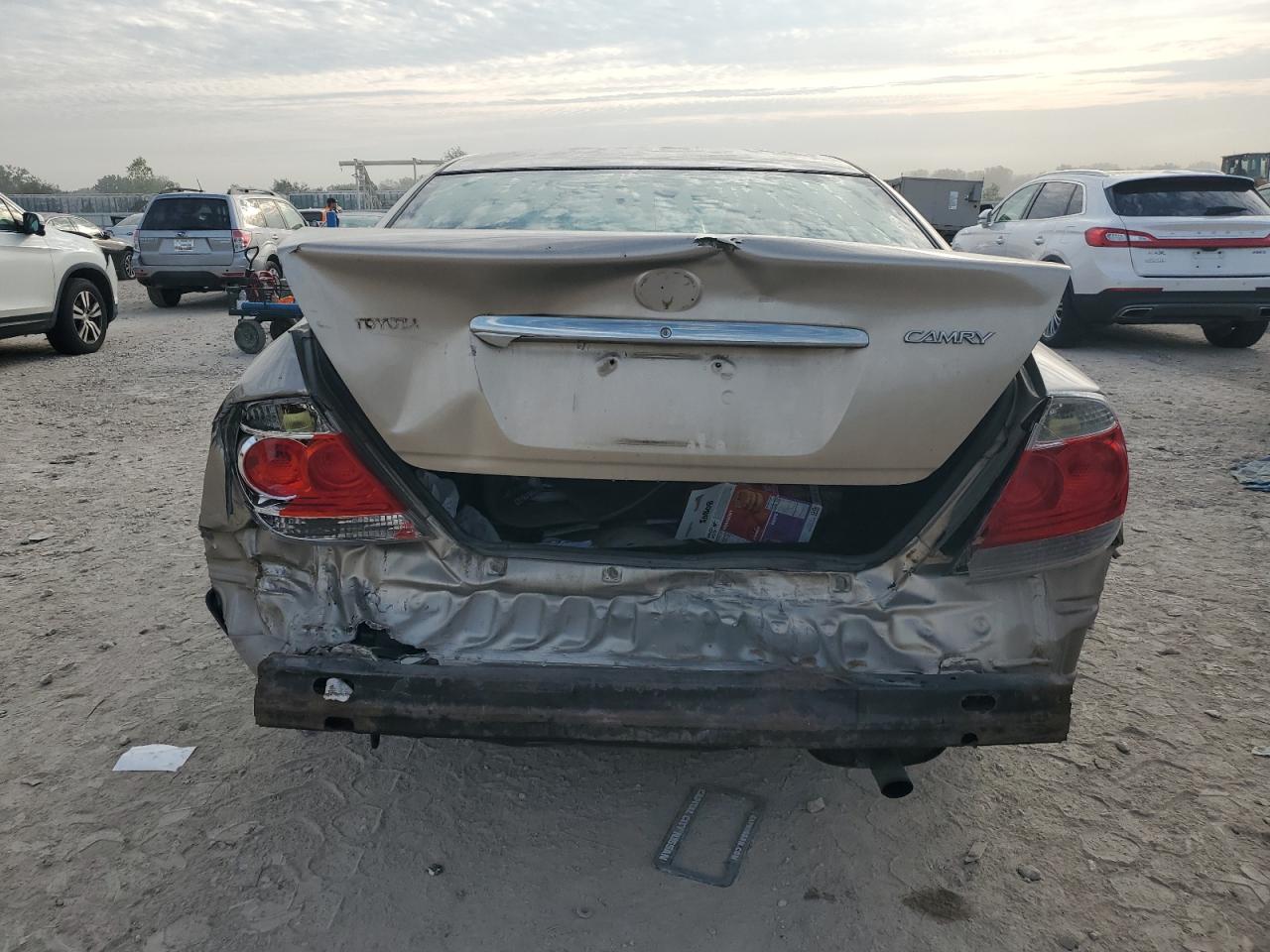 2005 Toyota Camry Le VIN: JTDBE32K350306076 Lot: 81726005