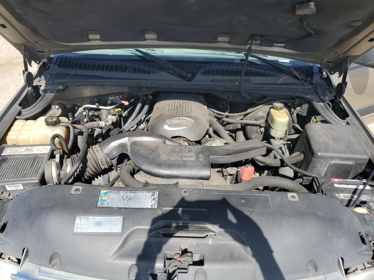 2002 Chevrolet Suburban C1500 VIN: 1GNEC16Z72J175777 Lot: 85103175