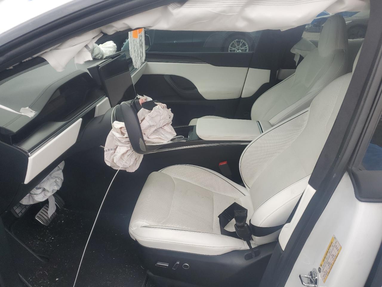 2022 Tesla Model X VIN: 7SAXCBE64NF359717 Lot: 89853665